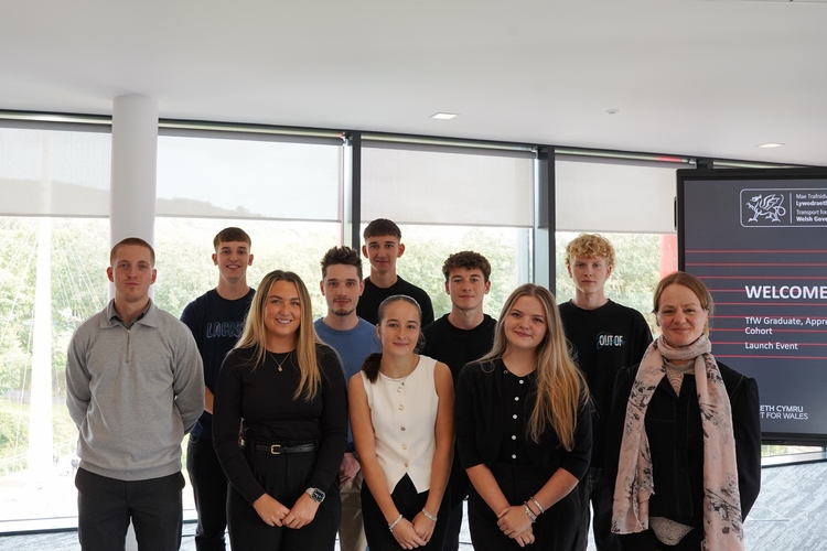 Work and learn as an apprentice